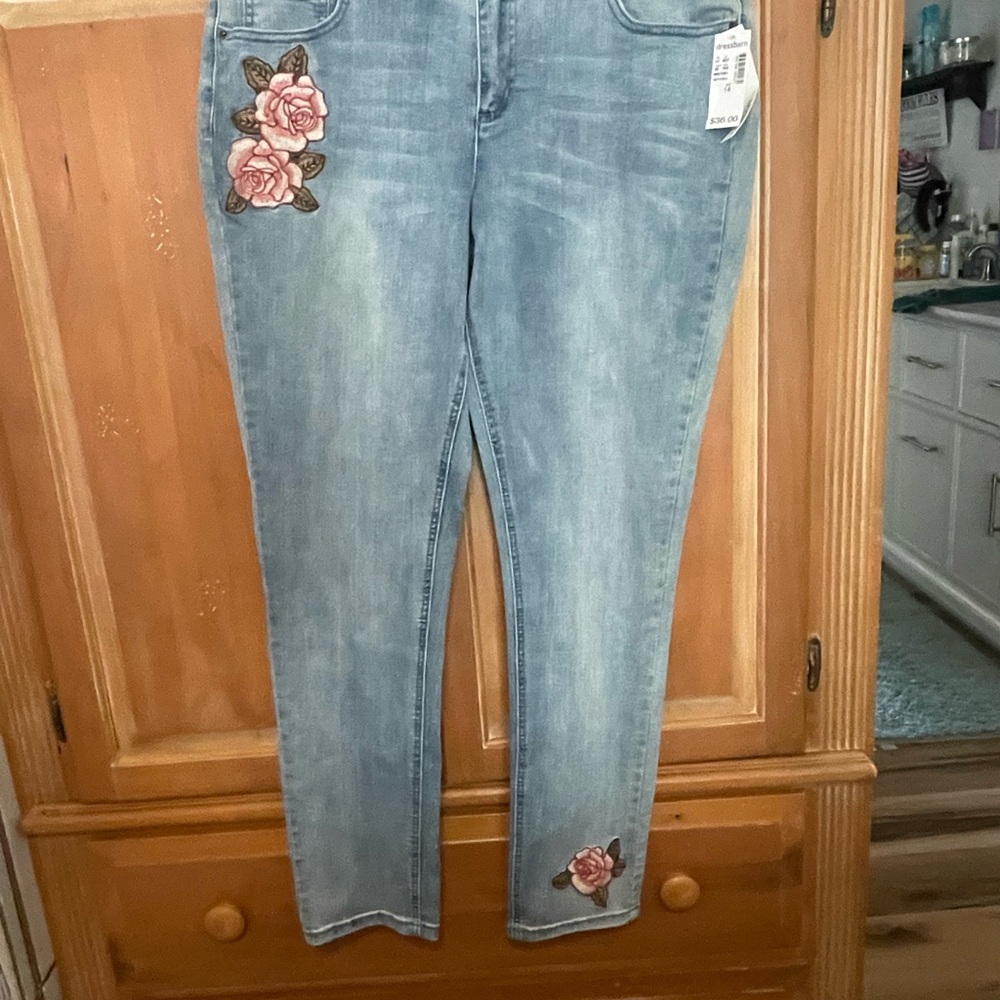 NWT! Dressbarn Blue and Pink Skinny Jeans with Floral Embroidery